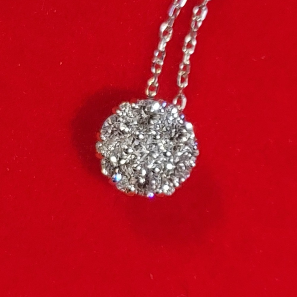 Arya Diamond necklace. 14 k gold and Diamond.